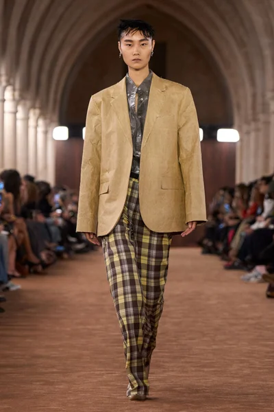 Look 2